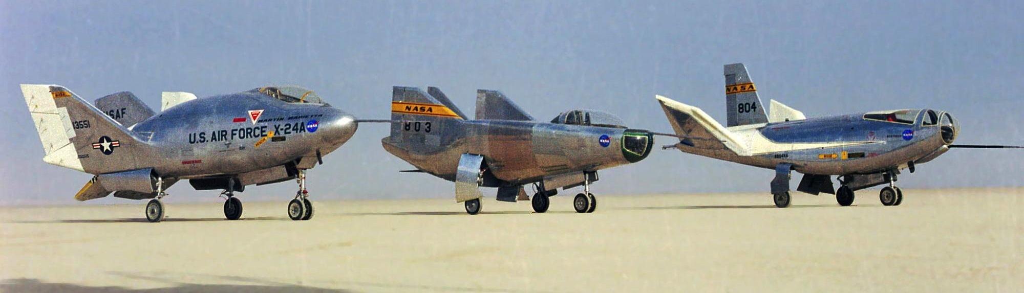 Lifting bodies de la Nasa exposés sur le lac asséché Rogers Drake Lake, près de la base d'Edwards de la Nasa (Californie), en 1969. De gauche à droite figurent le X-24A, le M2-F3 et le HL-10.