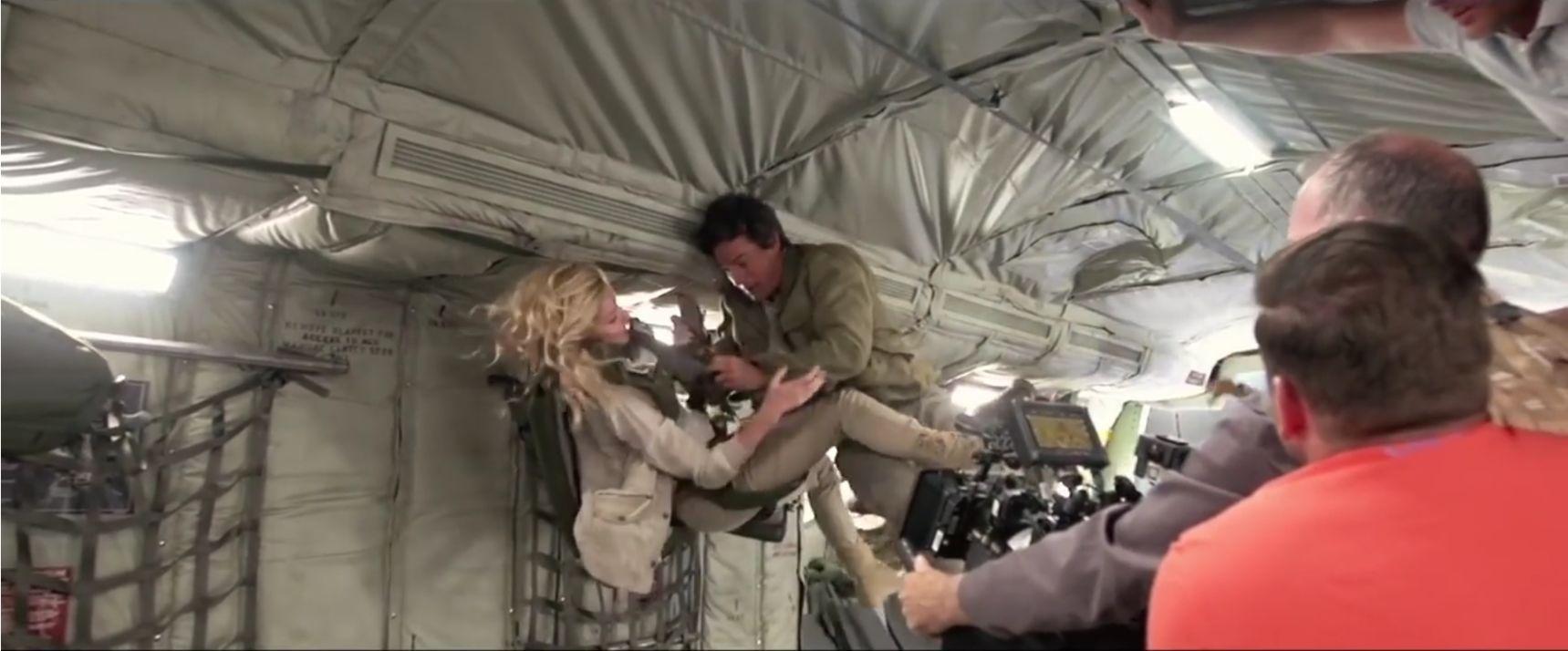 Tom Cruise et Annabelle Wallis à bord de l'A310 ZERO-G de Novespace.
