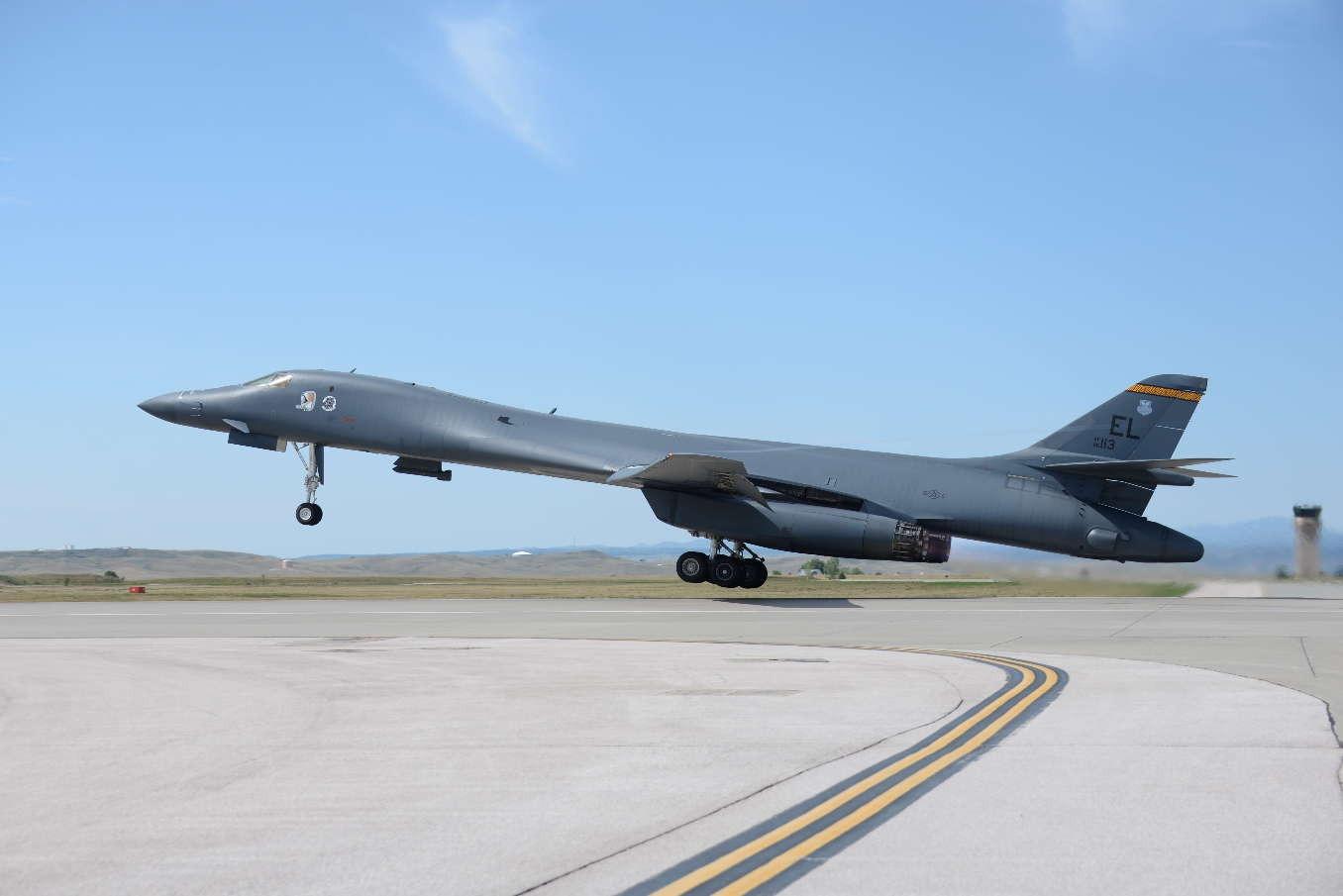 Un B-1B sur la base d'Andersen