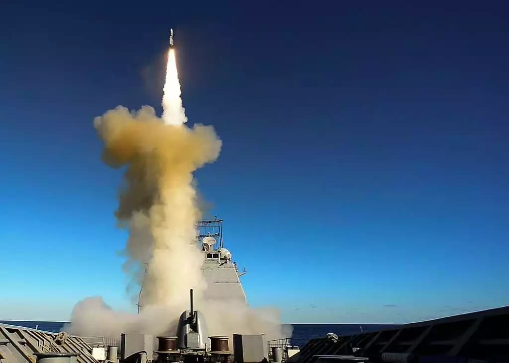 Tir d'un missile SM-3 depuis le croiseur lance-missile USS Normandy (CG-60, classe Ticonderoga) (1er novembre 2017).