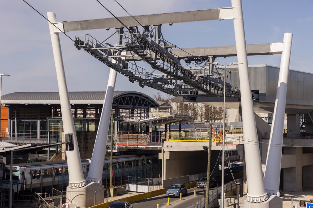Le premier téléphérique urbain d’Île-de-France, baptisé Câble C1, est entré en service le 13 décembre 2025 pour un investissement total de 138 millions d’euros.